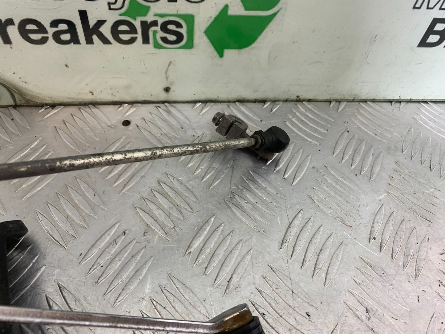 HONDA VT750 SHADOW FRONT LEFT PEG & GEAR LEVER YEAR 2003-2004 (CMB1265)