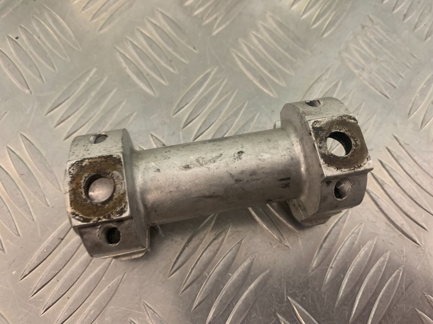 KTM 640 DUKE 2 HANDLEBAR CLAMP YEAR 2000-2006 (STOCK 988)
