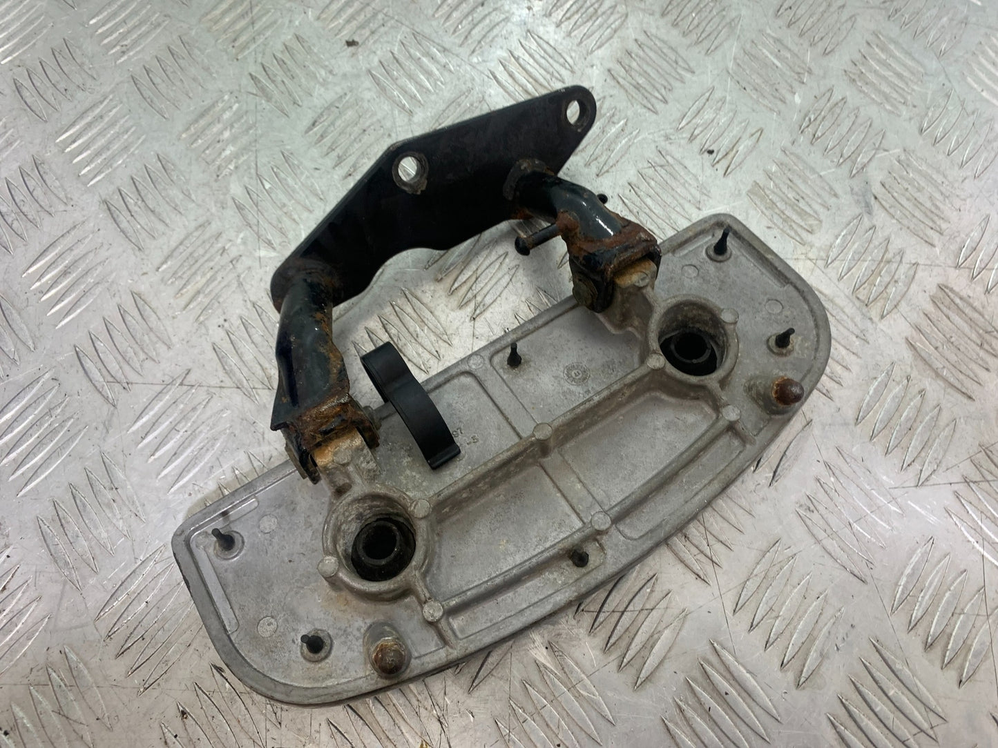 KAWASAKI VN1500 CLASSIC LEFT FOOTBOARD YEAR 1999 -2006 (CMB1166)