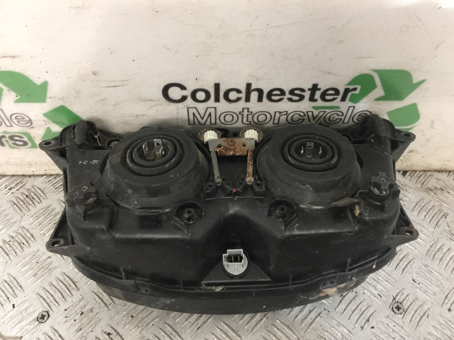 YAMAHA YZF1000 THUNDERACE HEADLIGHT YEAR 1996 (STOCK 847)