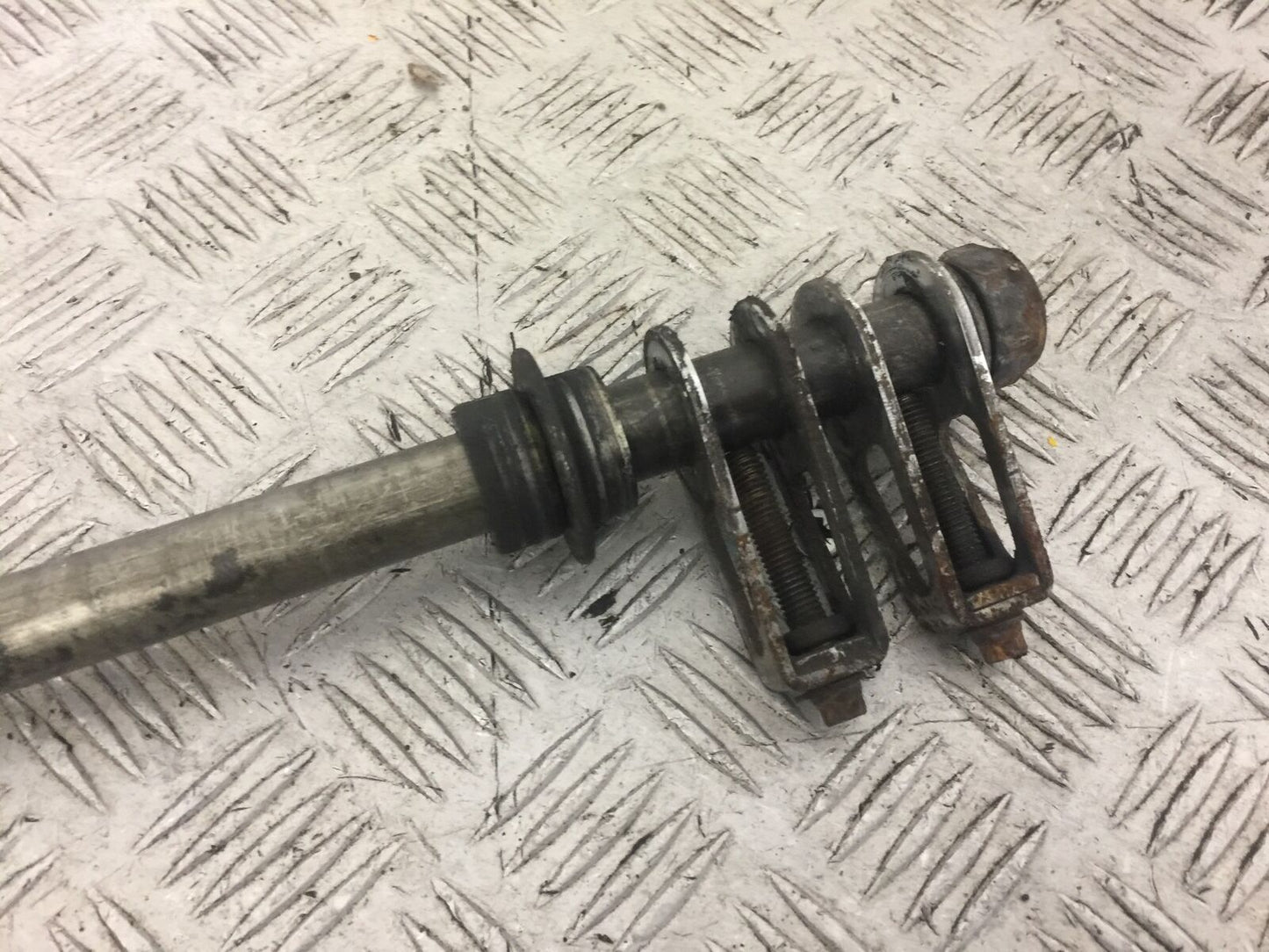 HONDA VTR1000 VTR 1000 FIRESTORM REAR WHEEL SPINDLE YEAR 1998 (STOCK 675)