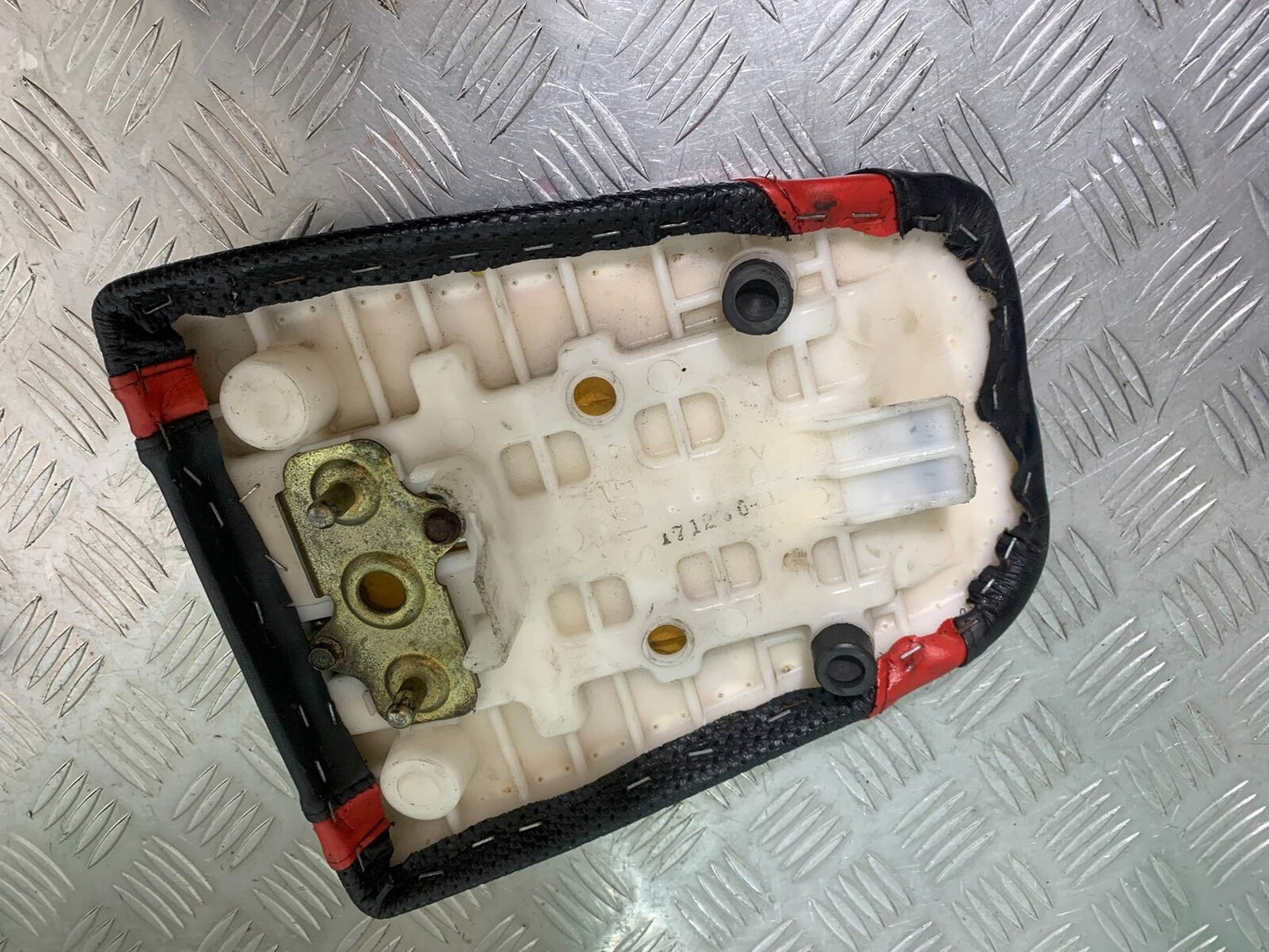 SUZUKI SV1000 SV 1000 K3 REAR SEAT YEAR 2003-2006 (CMB1111)