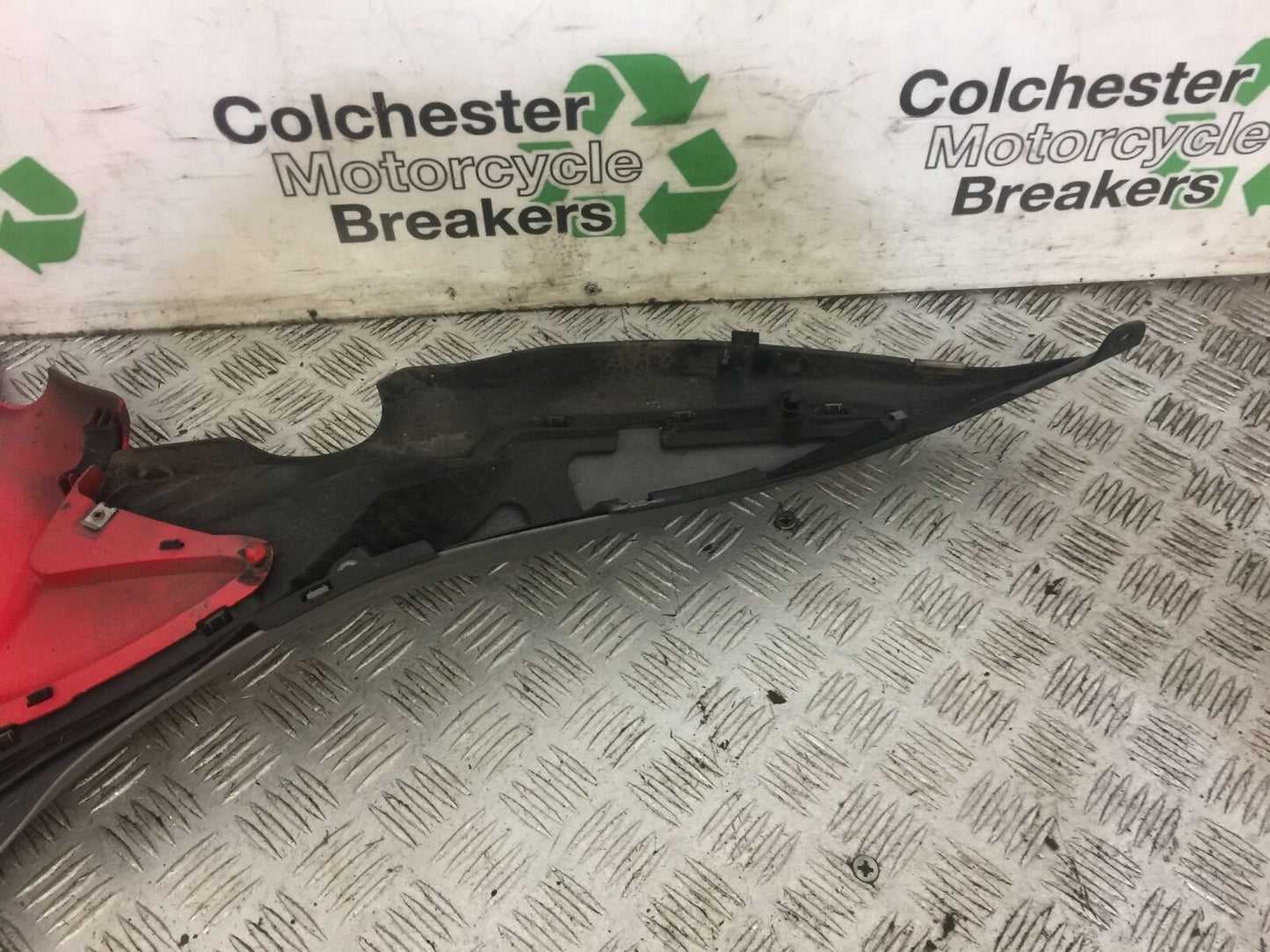 SUZUKI SFV650 SFV 650 GLADIUS LEFT SEAT PANEL 2009-15 (STOCK 709)