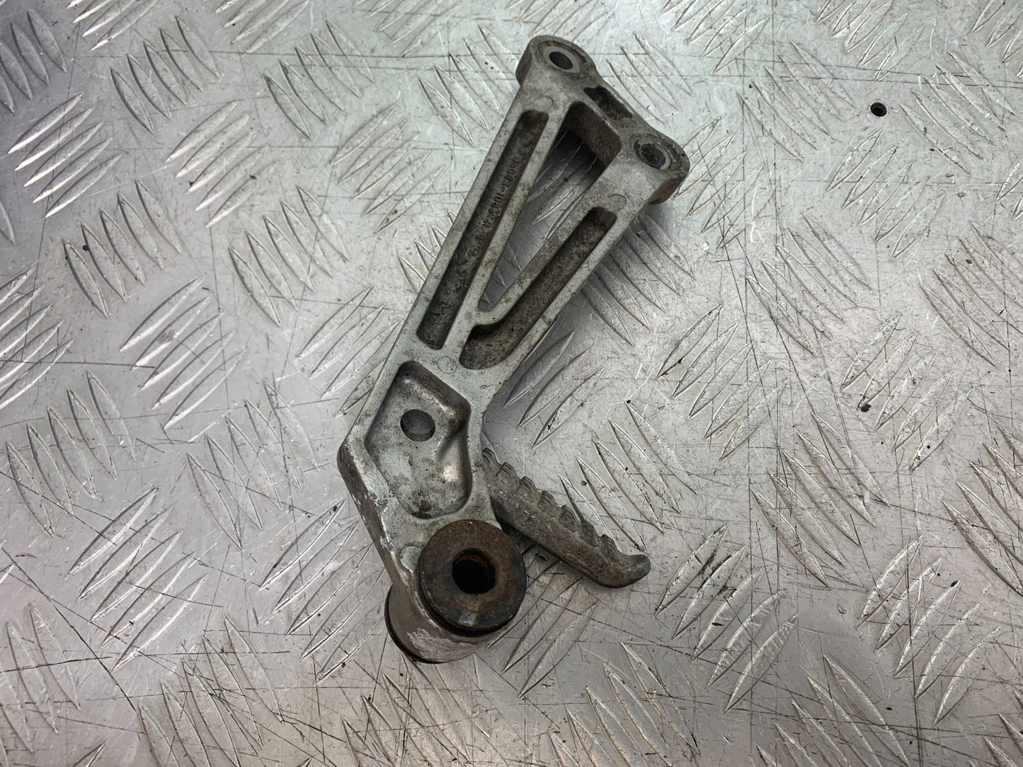 KAWASAKI Z750 Z 750 RIGHT REAR HANGER AND PEG YEAR 2004-2006 (CMB1234)