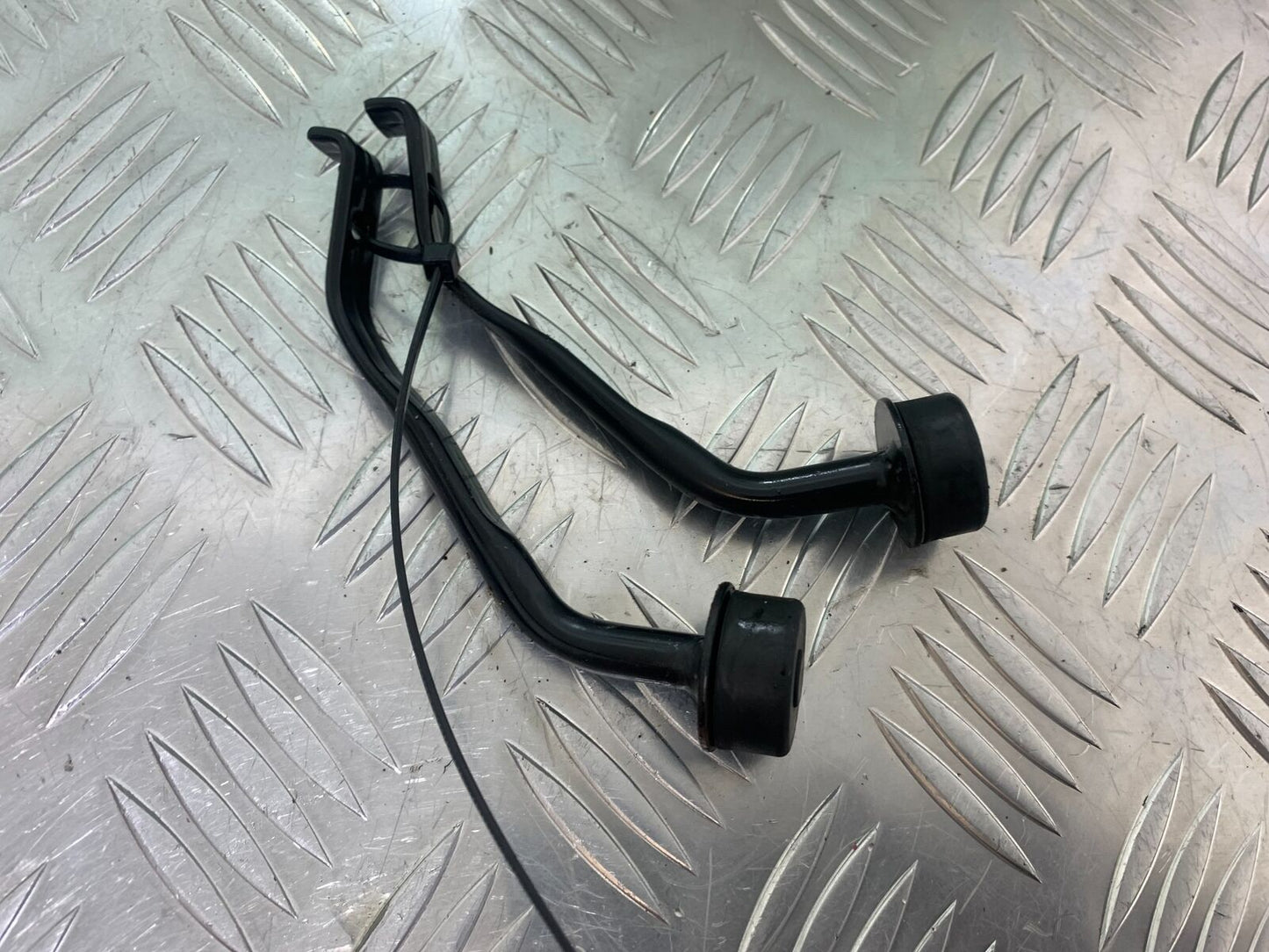 SUZUKI DL 650 V-STROM PETROL TANK BRACKETS YEAR 2016 (STOCK 996)