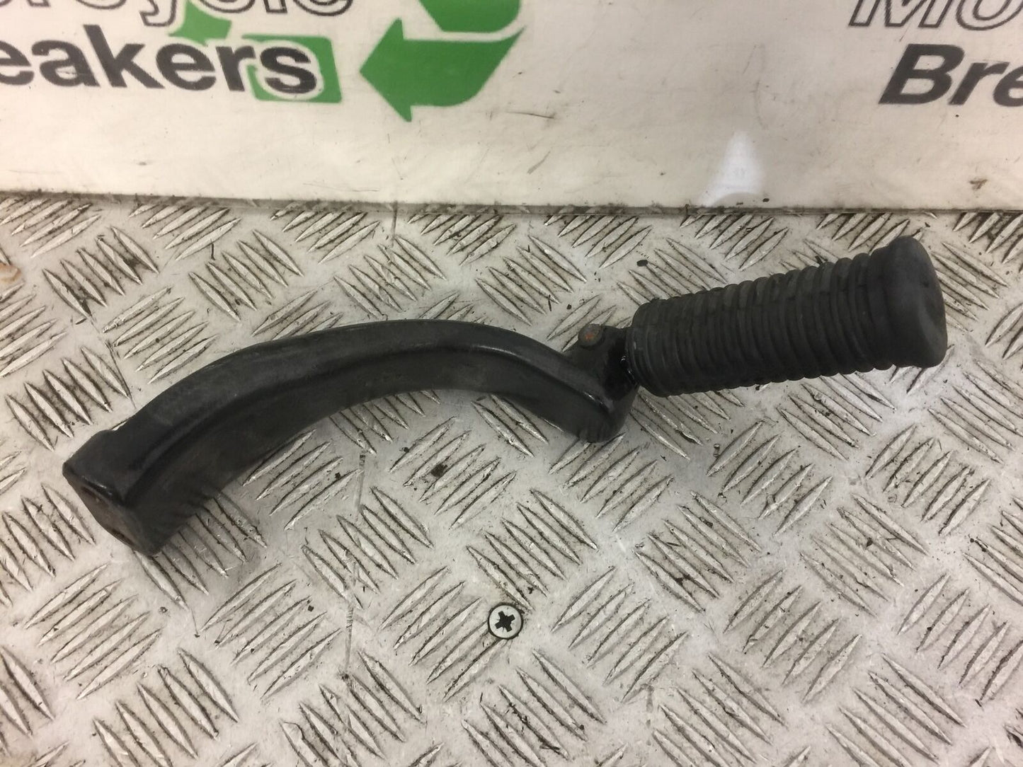 HARLEY DAVIDSON XLH 883 SPORTSTER RIGHT FOOTREST & HANGER YEAR 2005 (STOCK 374)