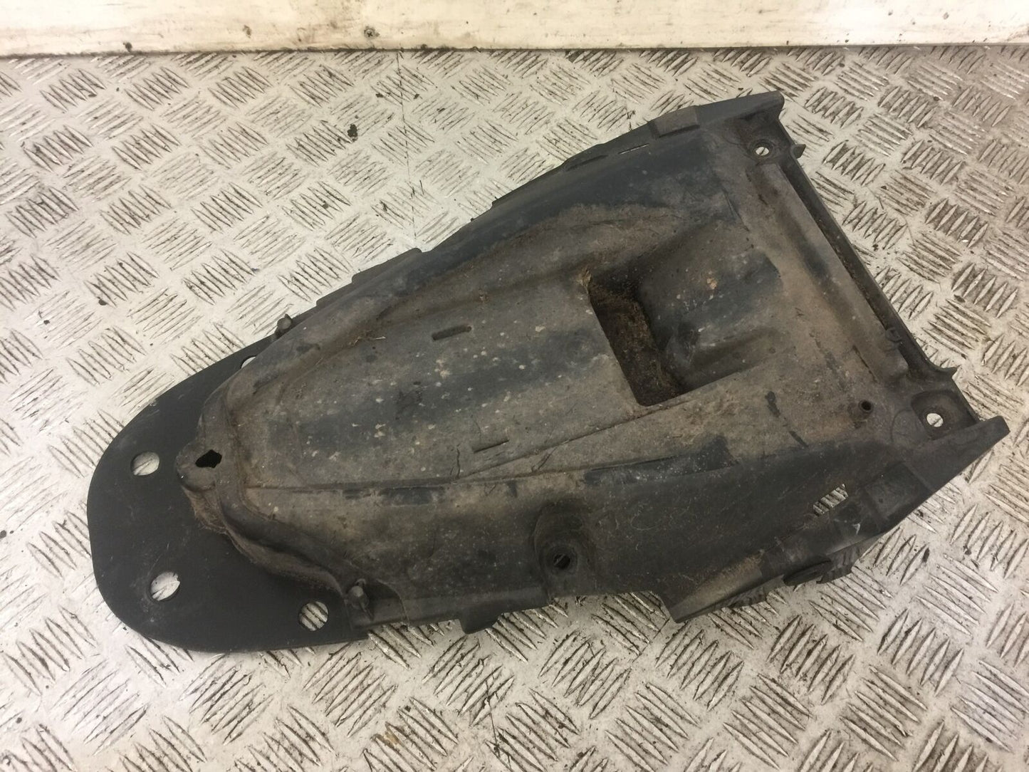 SUZUKI SFV650 SFV 650 GLADIUS UNDERTRAY 2009-15 (STOCK 709)