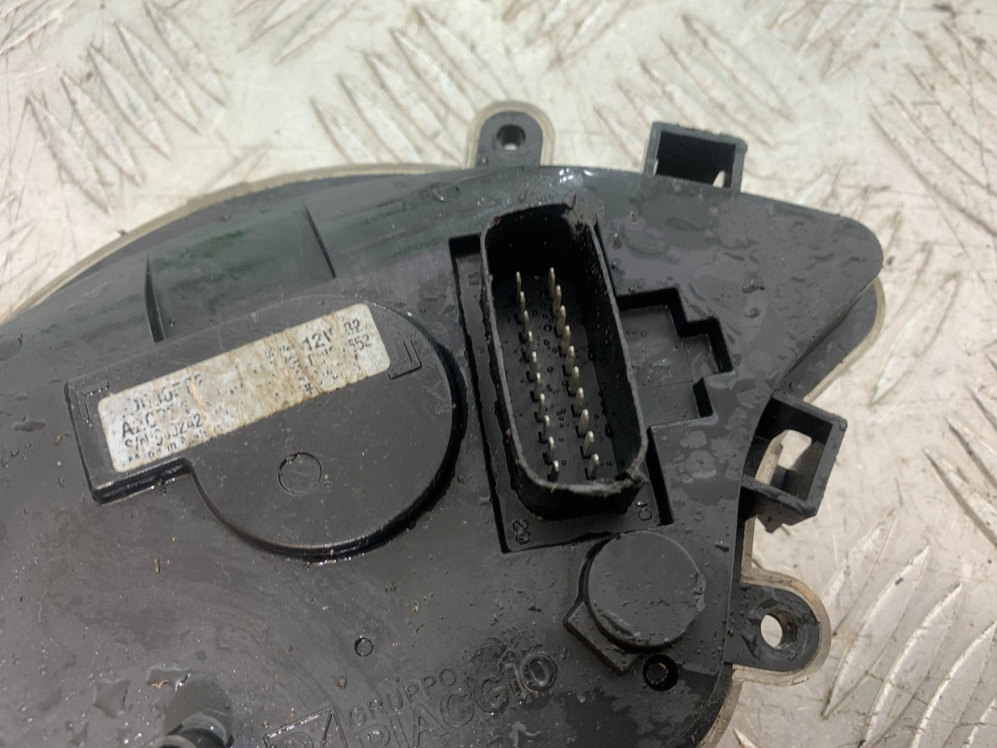 PIAGGIO VESPA GTS 125 CLOCKS SPEEDO DASH YEAR 2009-2014 (CMB1261)