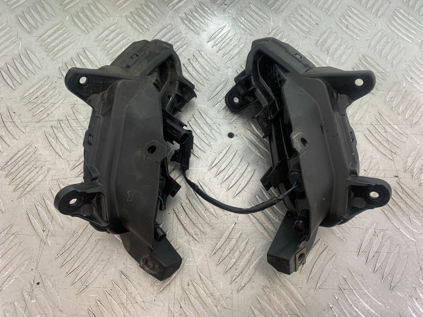 YAMAHA YZF R7 HEADLIGHTS YEAR 2022-2025 (CMB1255)