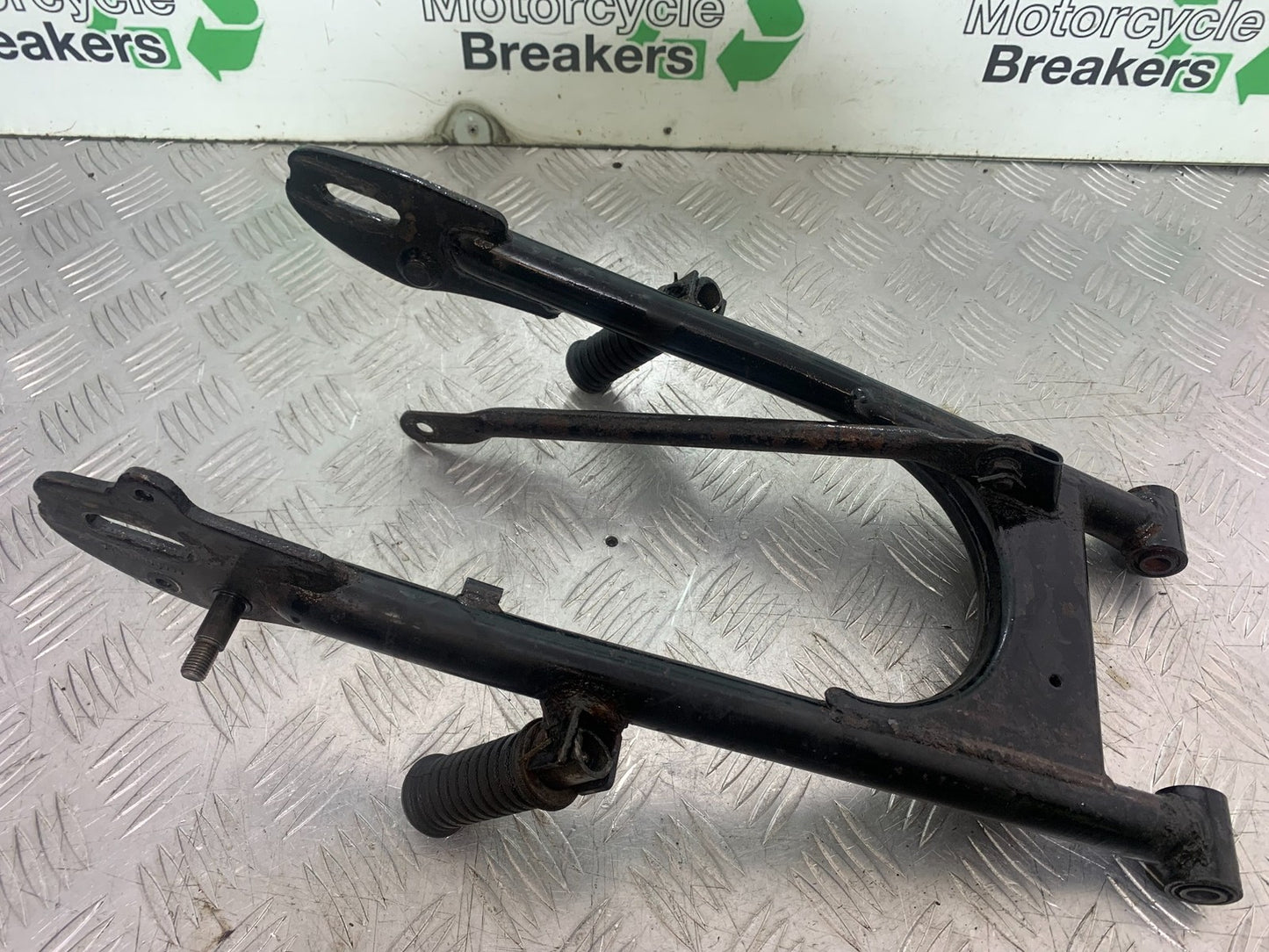 SUZUKI GP100 GP 100 SWINGARM YEAR 1978-1988 (CMB1259)