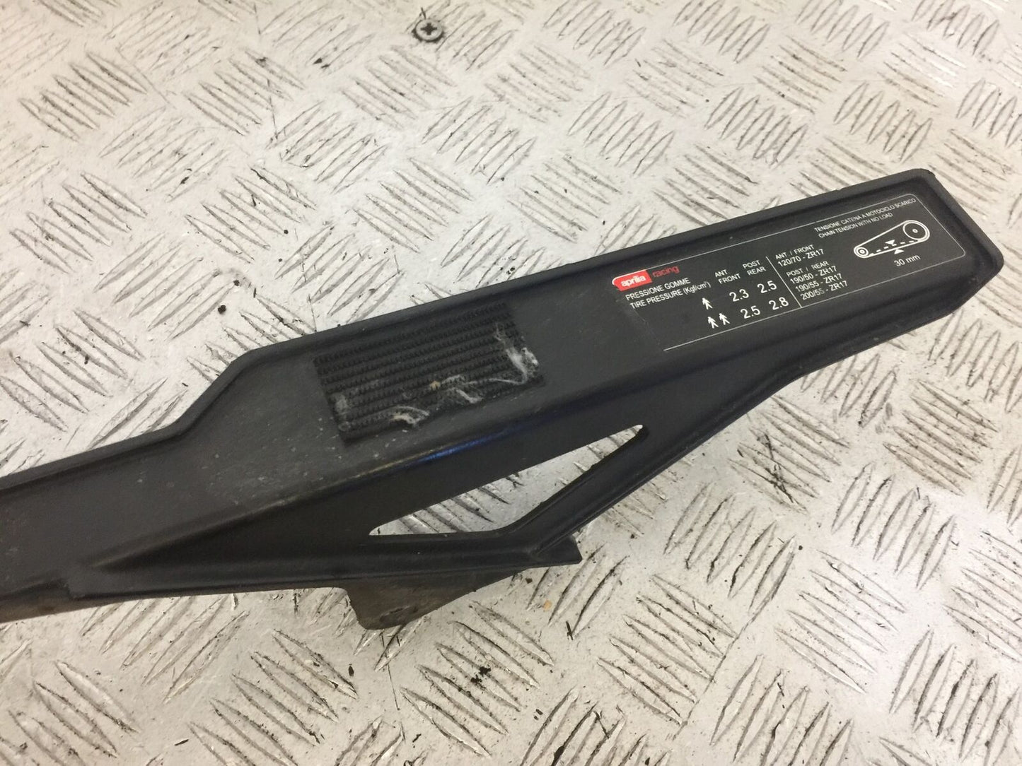 APRILIA TUONO 1000 V4R CHAIN GUARD 2011-13 (STOCK 746)