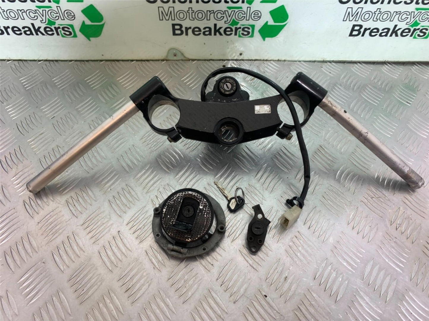 KAWASAKI ZX12R ZX12 HANDLEBARS LOCKS YOKE KEY YEAR 2000-01 (CMB1038)