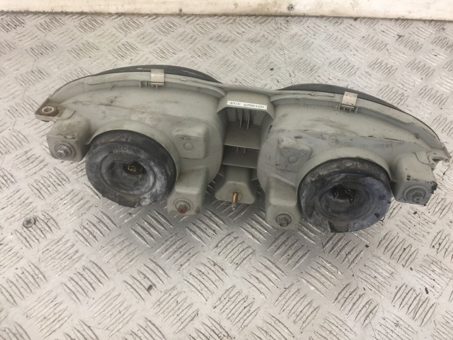 TRIUMPH 955i SPRINT ST HEADLIGHT YEAR 1999-2004 (STOCK 868)