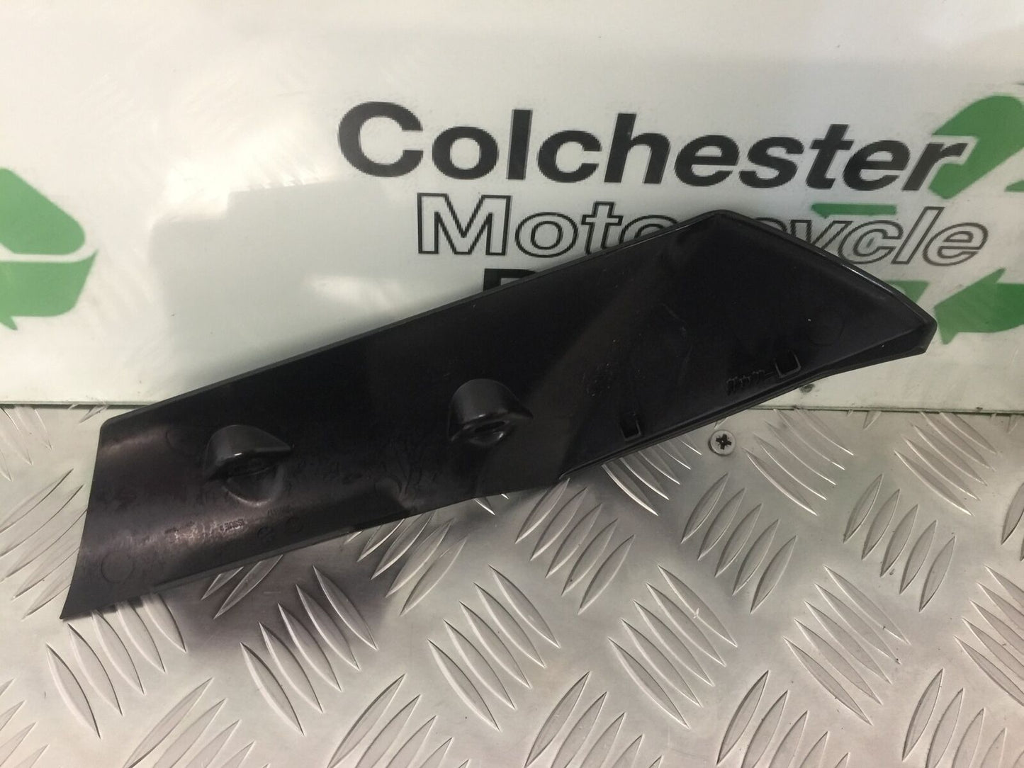 TRIUMPH TIGER 800 XRT LEFT MUDGUARD SIDE COVER YEAR 2015-2017 (STOCK 920)