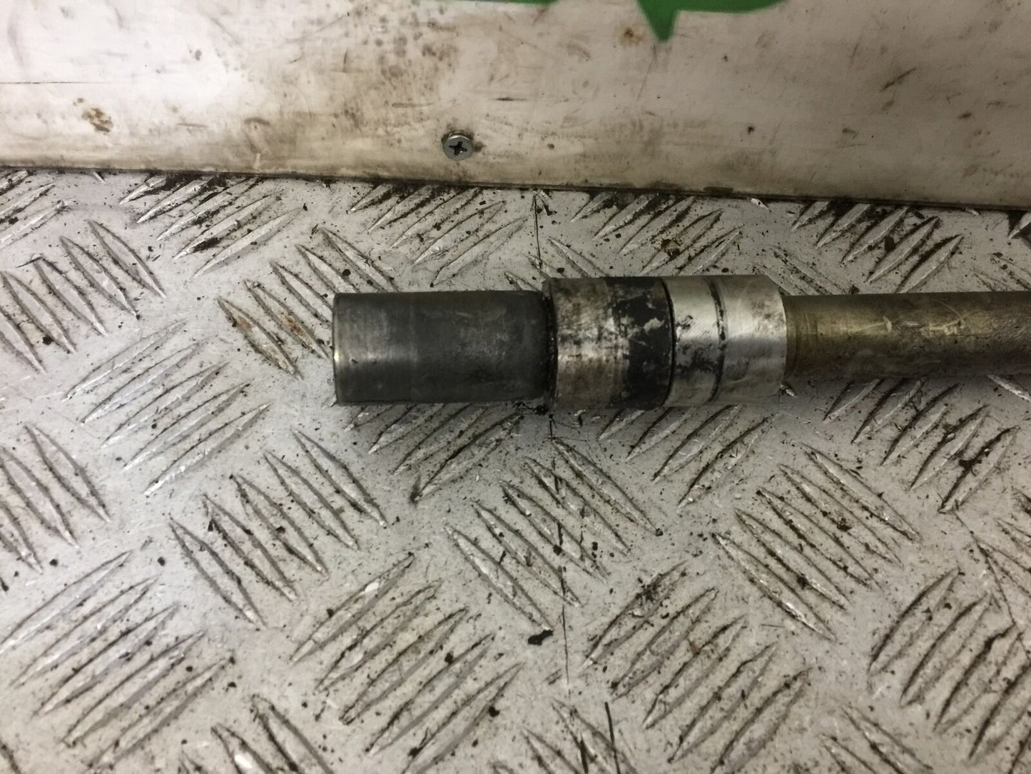 TRIUMPH 675 STREET TRIPLE FRONT WHEEL SPINDLE YEAR 2016 (STOCK 812)