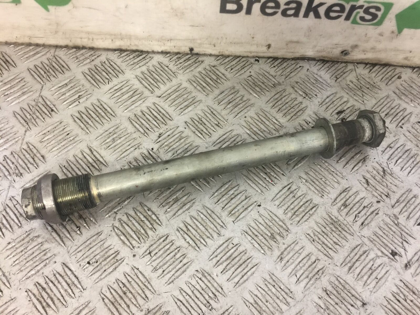 SUZUKI GSXR1000 K1 K2 SWINGARM SPINDLE YEAR 2001 (STOCK NO 644)
