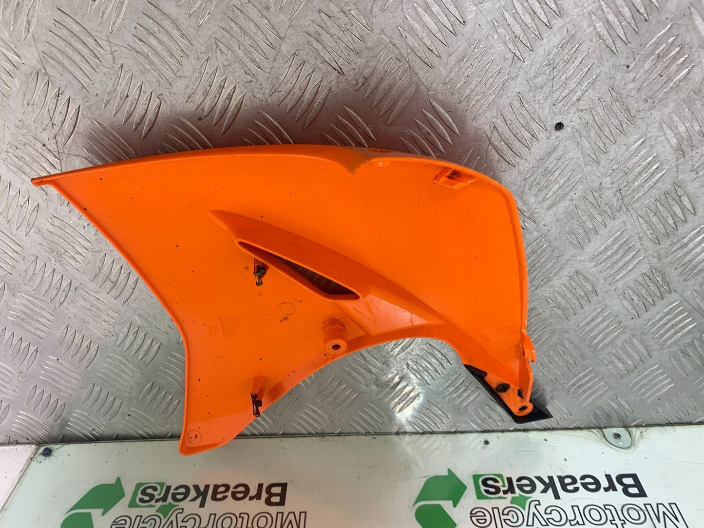 YAMAHA XT125 X XT 125 X RIGHT TANK PANEL 2005-2011 (CMB1097)