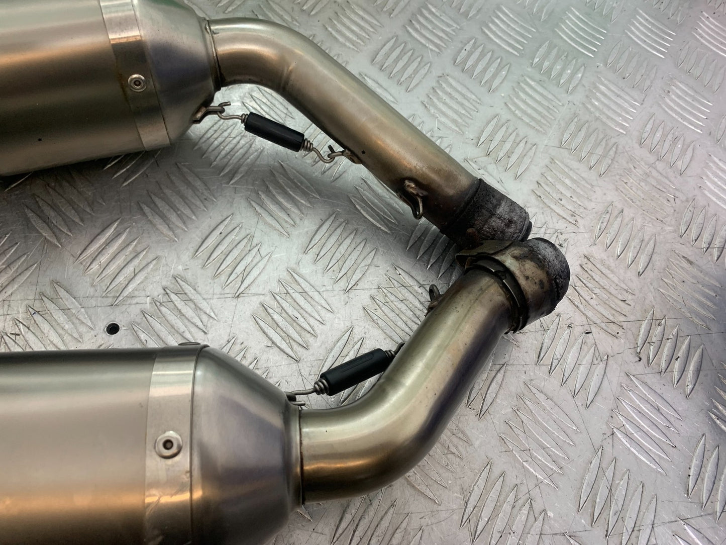 TRIUMPH 675 STREET TRIPLE R ARROW SILENCERS YEAR 2012 (CMB1221)