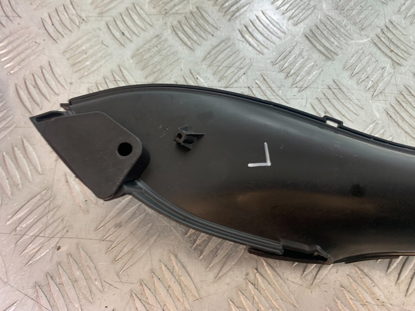 APRILIA RSV4 FACTORY LEFT AIR TUBE YEAR 2009-2012 (CMB1224)