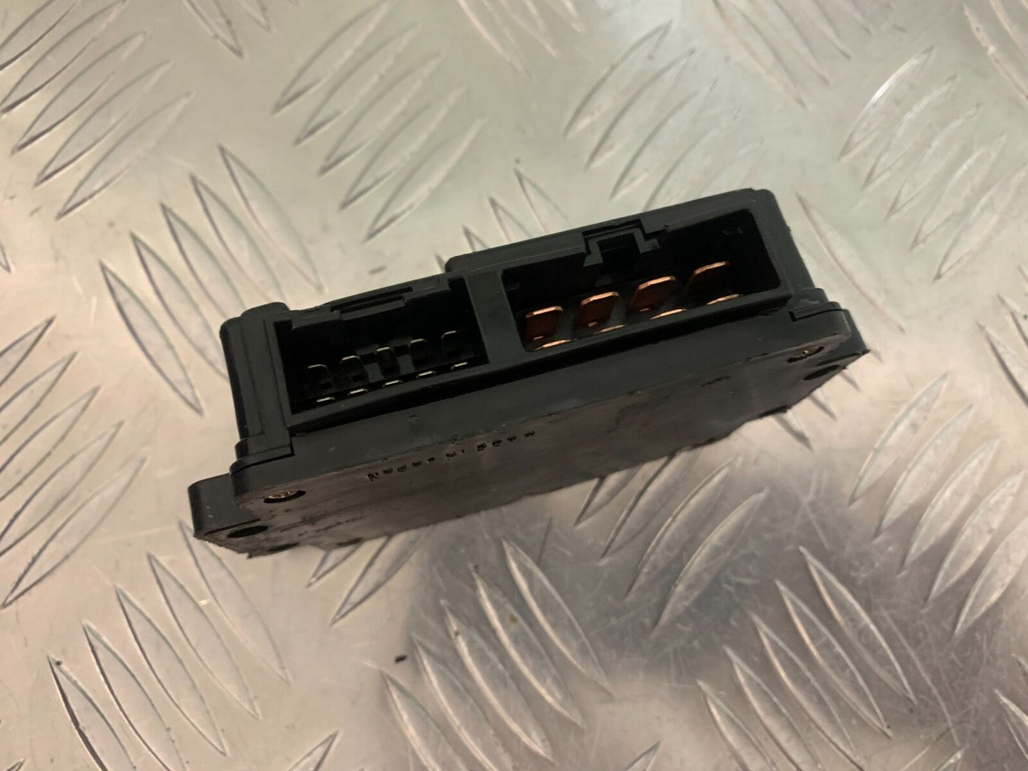KAWASAKI Z750 Z 750 FUSE BOX YEAR 2004-2006 (STOCK 963)