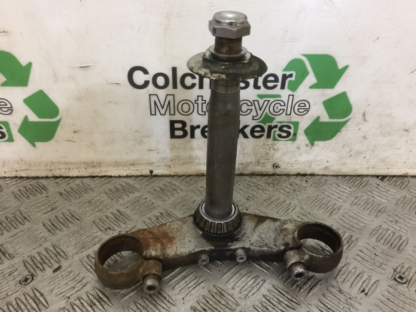 TRIUMPH 955i SPRINT ST BOTTOM YOKE YEAR 1999-2004 (STOCK 735)