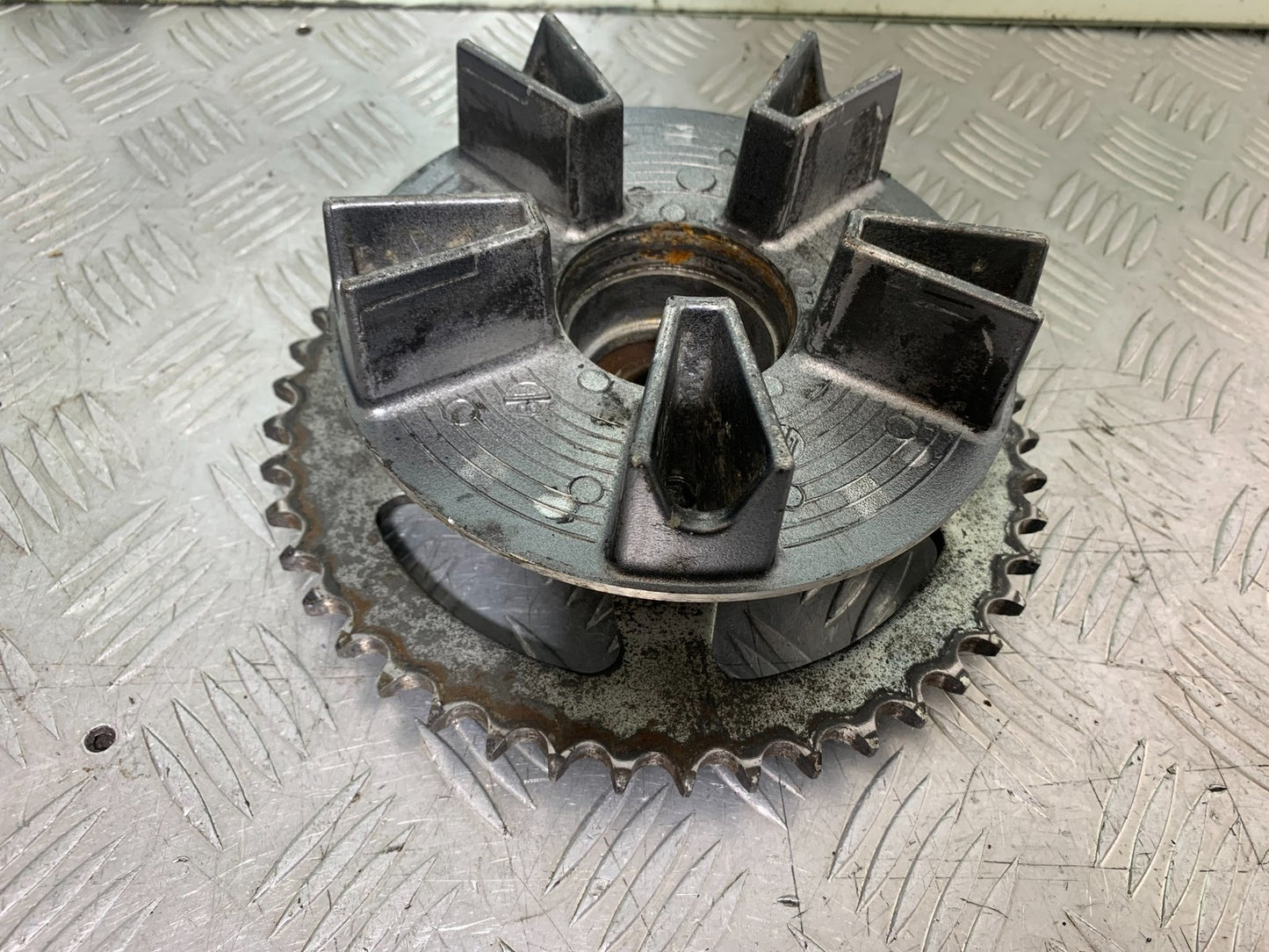 TRIUMPH TROPHY 900 SPROCKET CARRIER YEAR 1991-95 (CMB1251)