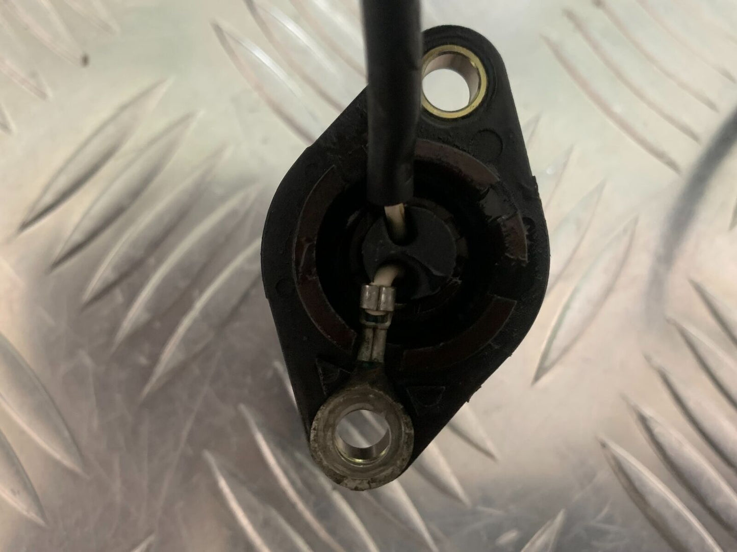 YAMAHA YZF R1 5VY OIL SENDER YEAR 2004-2006 (STOCK 953)