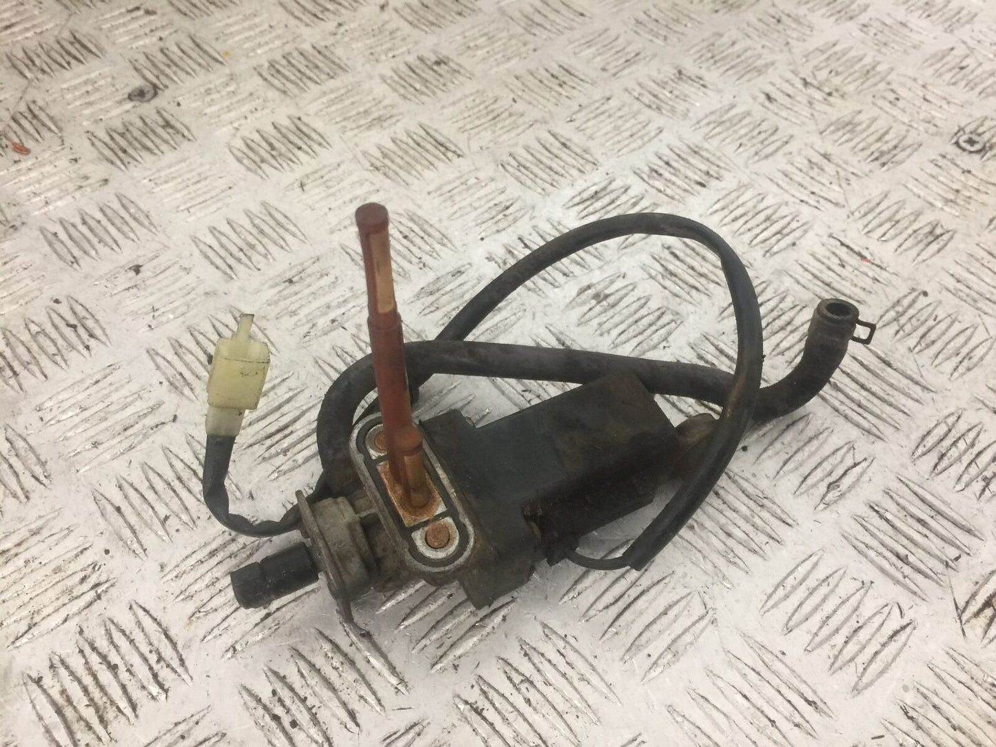YAMAHA XV535 XV 535 VIRAGO PETROL TAP YEAR 1994-02 (STOCK 772)
