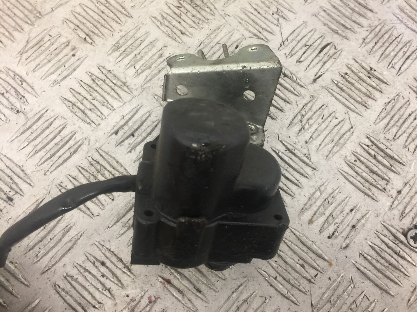 YAMAHA YZF1000 THUNDERACE SERVO MOTOR YEAR 1997-2000 (STOCK 625)