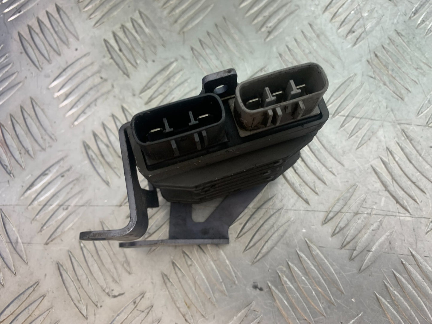 TRIUMPH 675 STREET TRIPLE REGULATOR 2013-2016 (CMB1186)