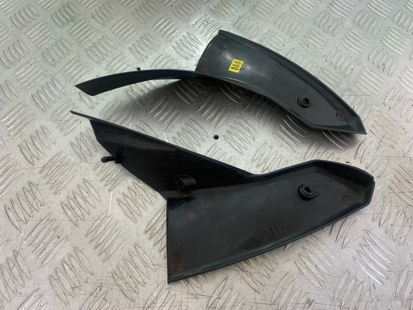 TRIUMPH 1050 SPRINT ST LEFT & RIGHT INNER TOP INFILLS YEAR 2004-2007 (CMB1197)