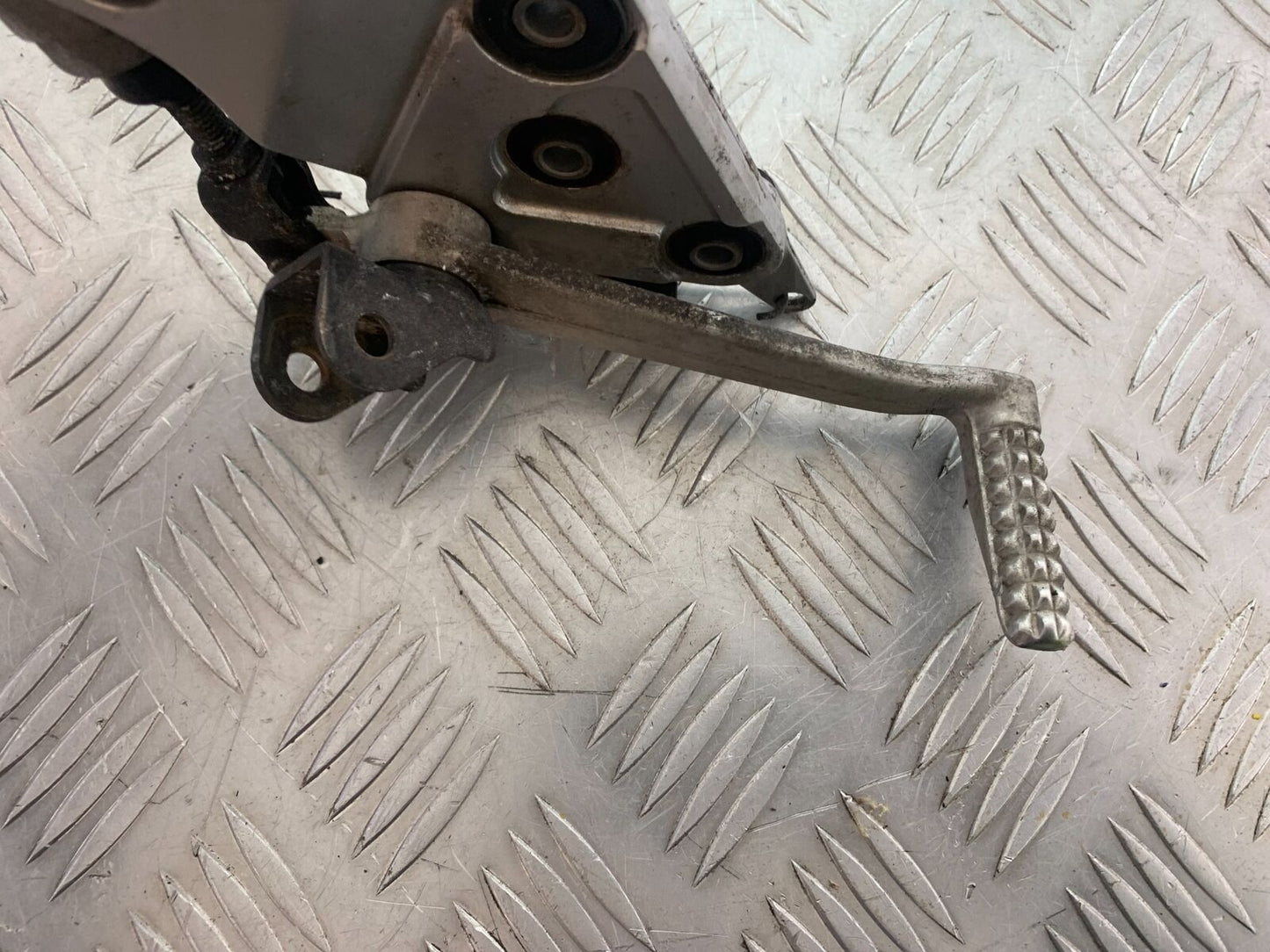 SUZUKI GSF1250 GSF 1250 BANDIT FRONT RIGHT HANGER YEAR 2010-14 (CMB1092)
