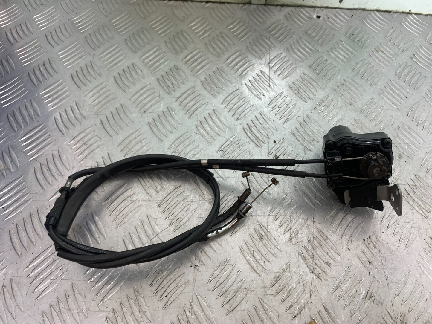 YAMAHA FZS1000 FAZER EXHAUST SERVO & CABLES YEAR 2001-05 (CMB1275)