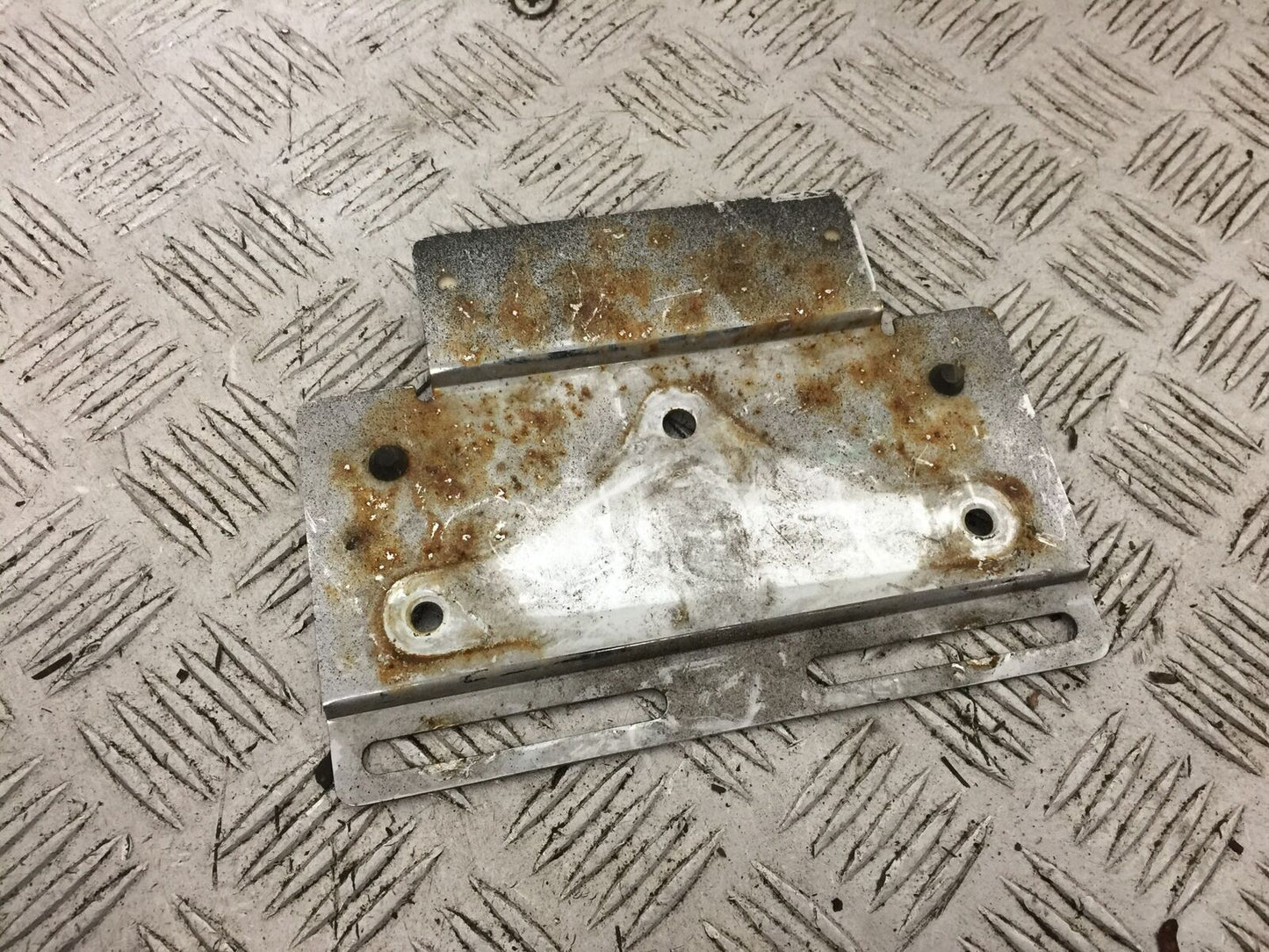 VICTORY V92 C NUMBER PLATE BRACKET YEAR 2004 (STOCK 765)