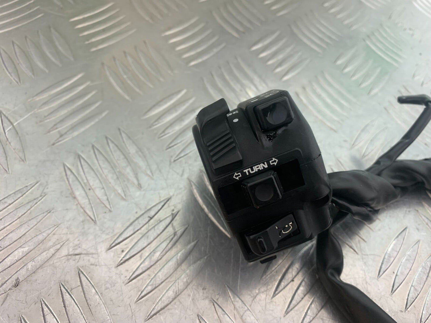 HONDA CBR 929 RRY FIREBLADE LEFT SWITCH GEAR YEAR 2000-01 (CMB1026)