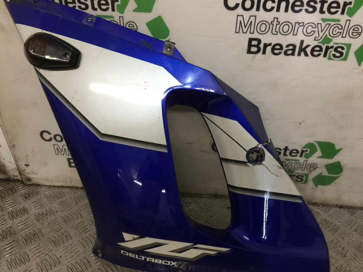 YAMAHA R6 5EB LEFT MIDDLE FAIRING PANEL YEAR 1999-2002 (STOCK 891)