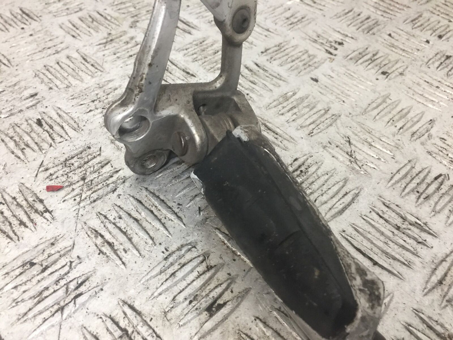 BMW R1100 S R 1100 S FRONT LEFT HANGER YEAR 1999 (STOCK 797)
