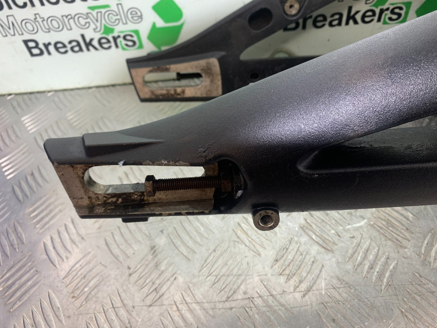 TRIUMPH 675 STREET TRIPLE R SWINGARM YEAR 2013 - 2016 (CMB1221)