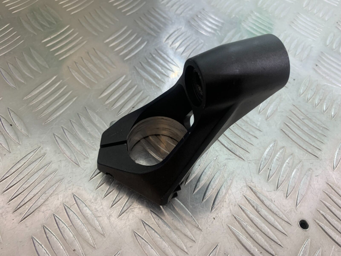 KAWASAKI Z1000 Z 1000 SX RIGHT HANDLEBAR CLAMP YEAR 2011-13 (CMB1000)
