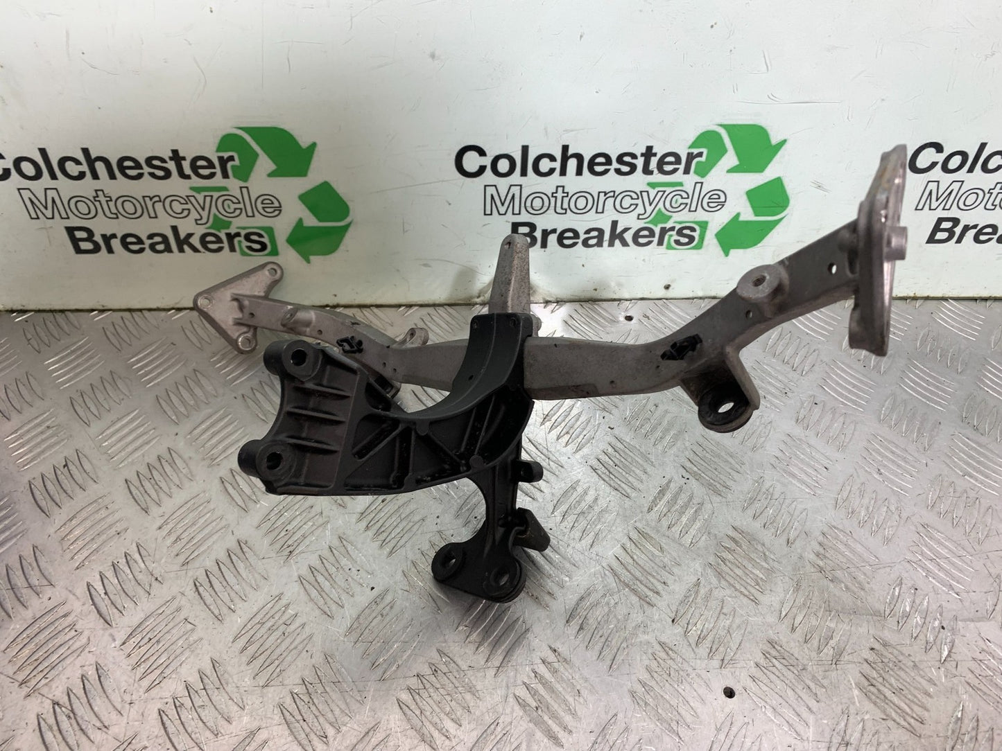 KAWASAKI GTR1400 GTR 1400 FAIRING BRACKET YEAR 2007-2009 (CMB1306)