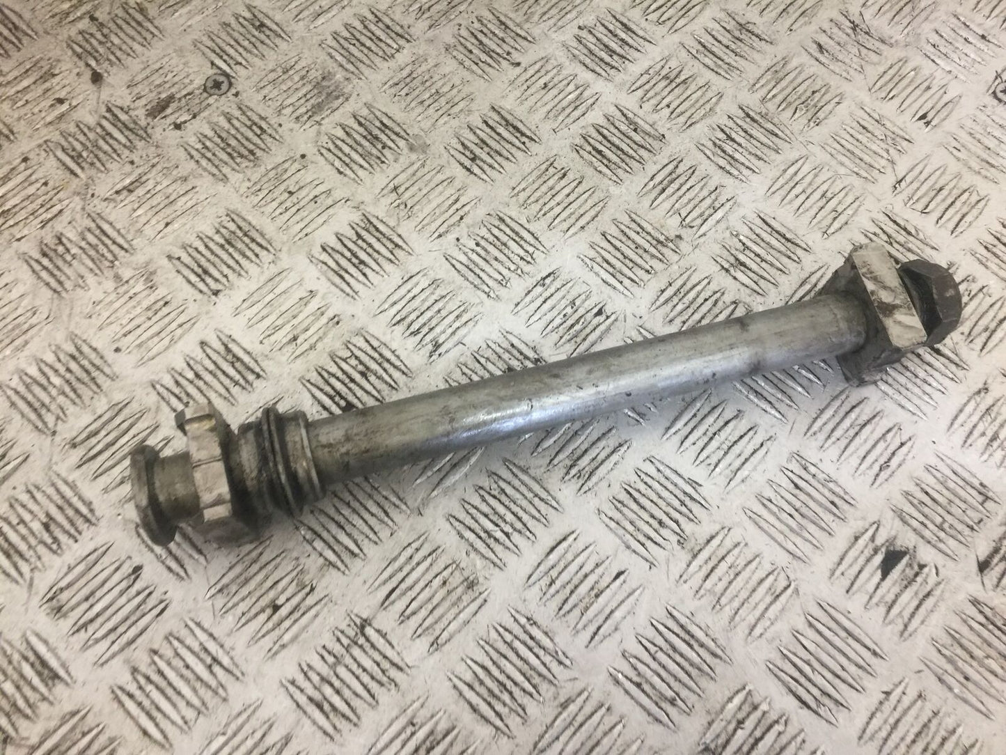 HONDA CBR600 CBR 600 RR REAR WHEEL SPINDLE 2007-2011 (STOCK 725)