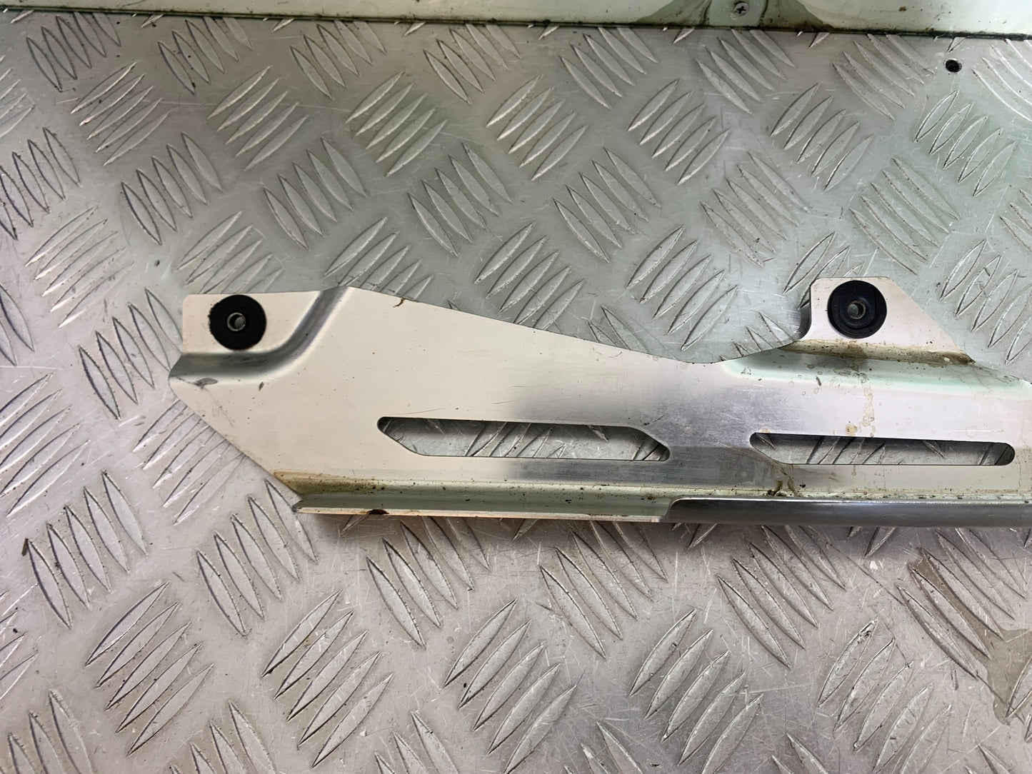 SUZUKI GSF1200 GSF 1200 BANDIT CHAIN GUARD YEAR 1997-2000 (CMB1149)