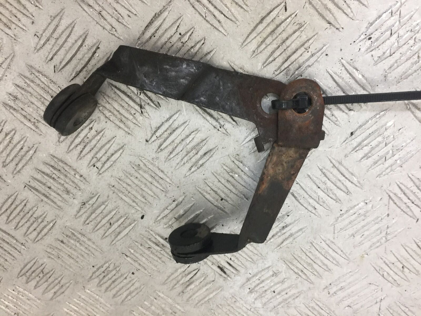 TRIUMPH 955i TIGER 2 X BRACKETS YEAR 2001-2006 (STOCK 818)