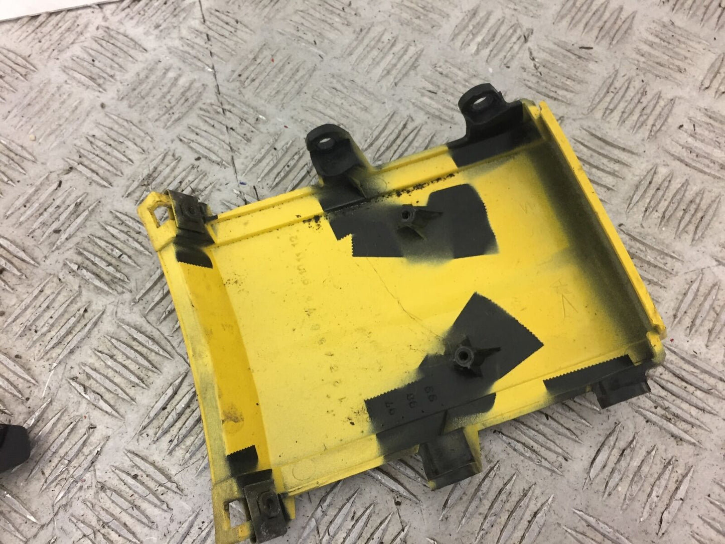 YAMAHA TDM850 TDM 850 TAIL PIECE JOINER YEAR 1996