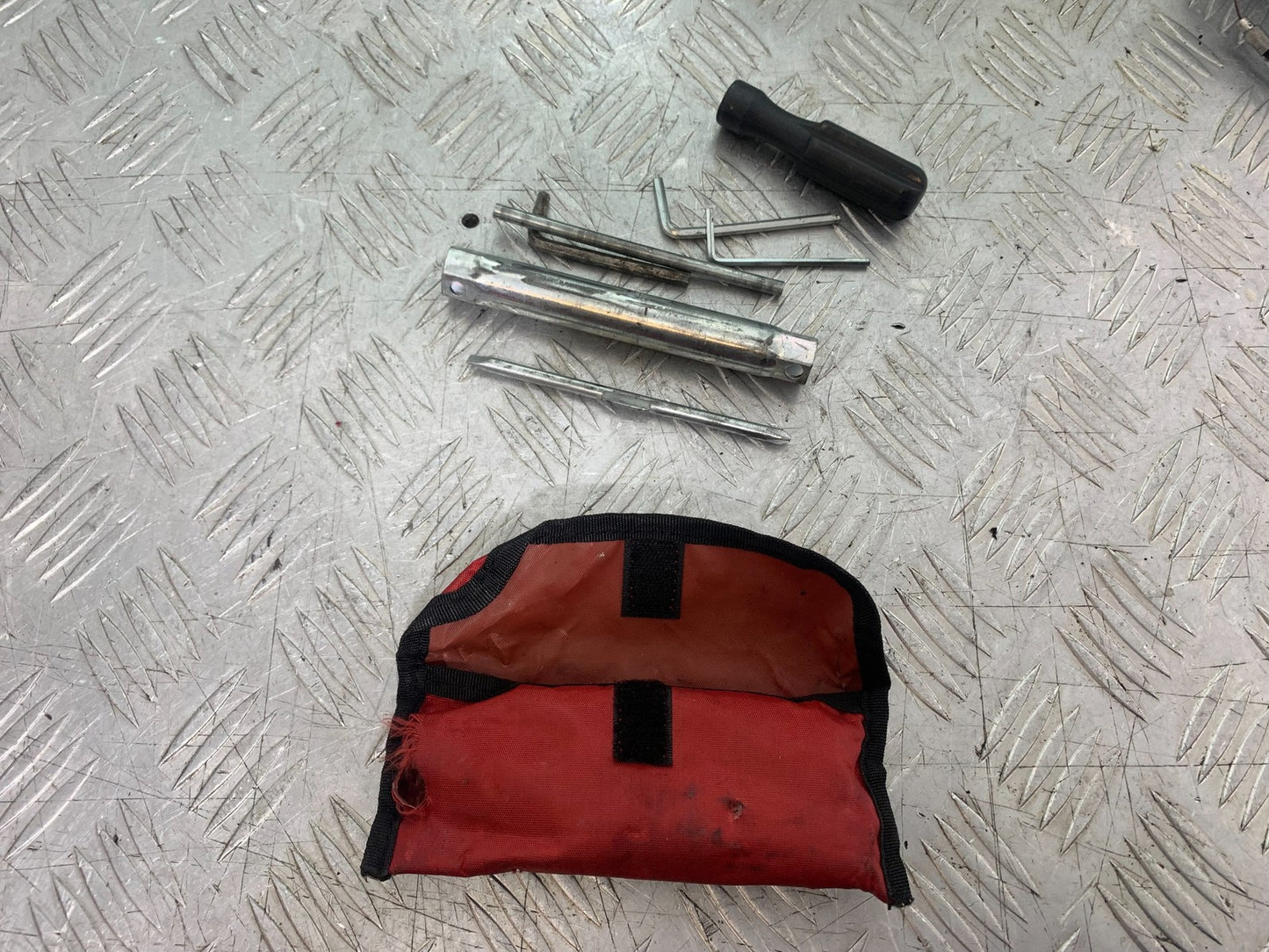 DUCATI 1198 S TOOLKIT YEAR 2009-2011 (CMB1219)