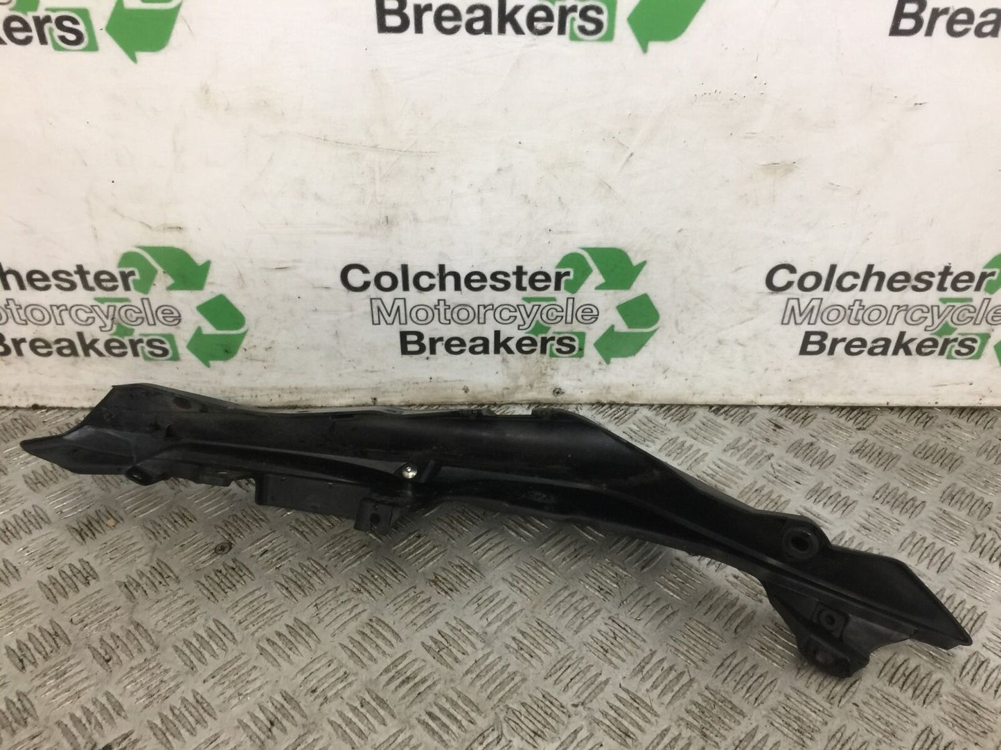 YAMAHA MT07 MT-07 RIGHT SEAT PANEL YEAR 2019 (STOCK 784)