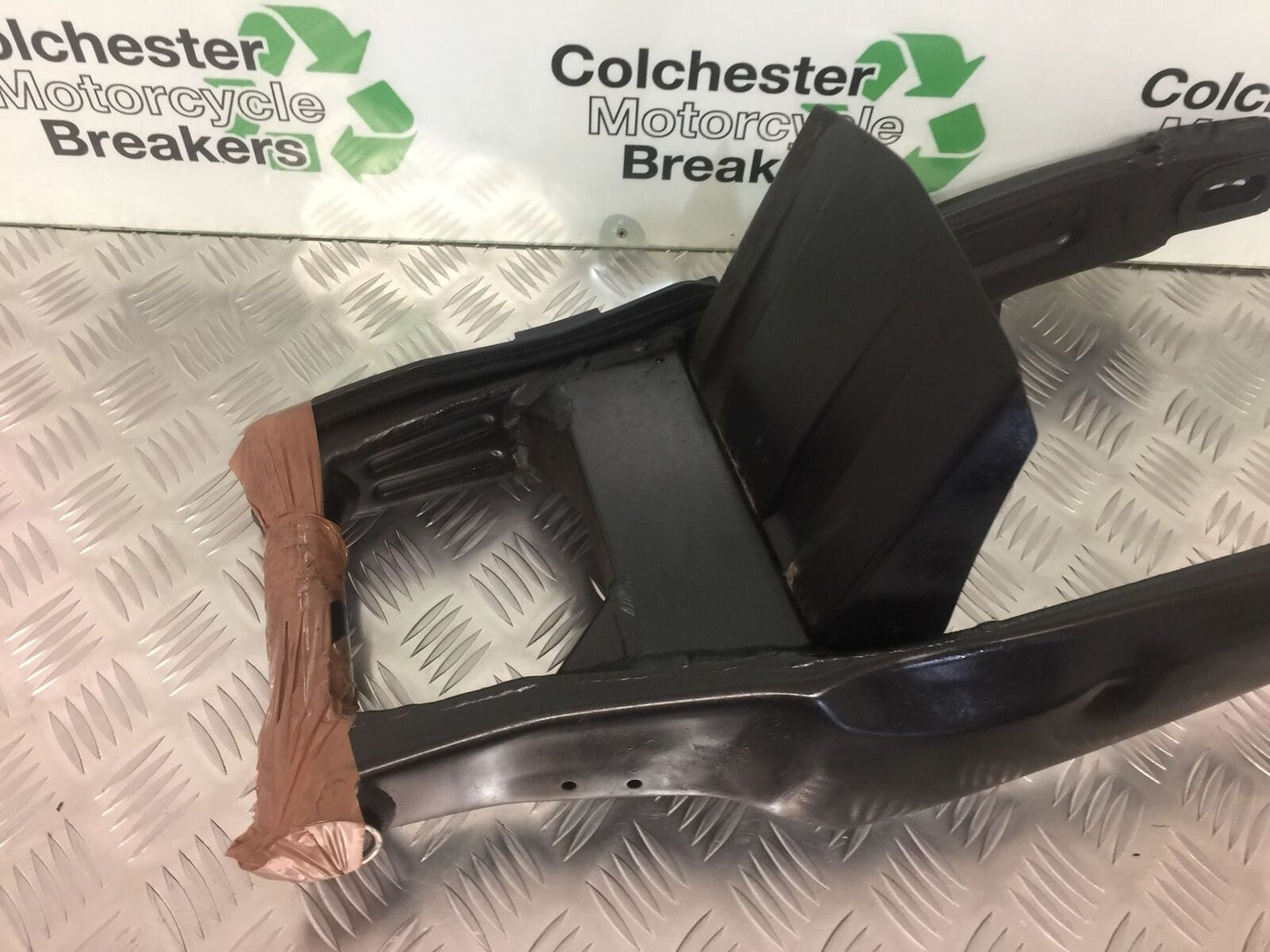 KAWASAKI VERSYS 1000 KLZ 1000 SWINGARM YEAR 2015-2018 (STOCK 912)