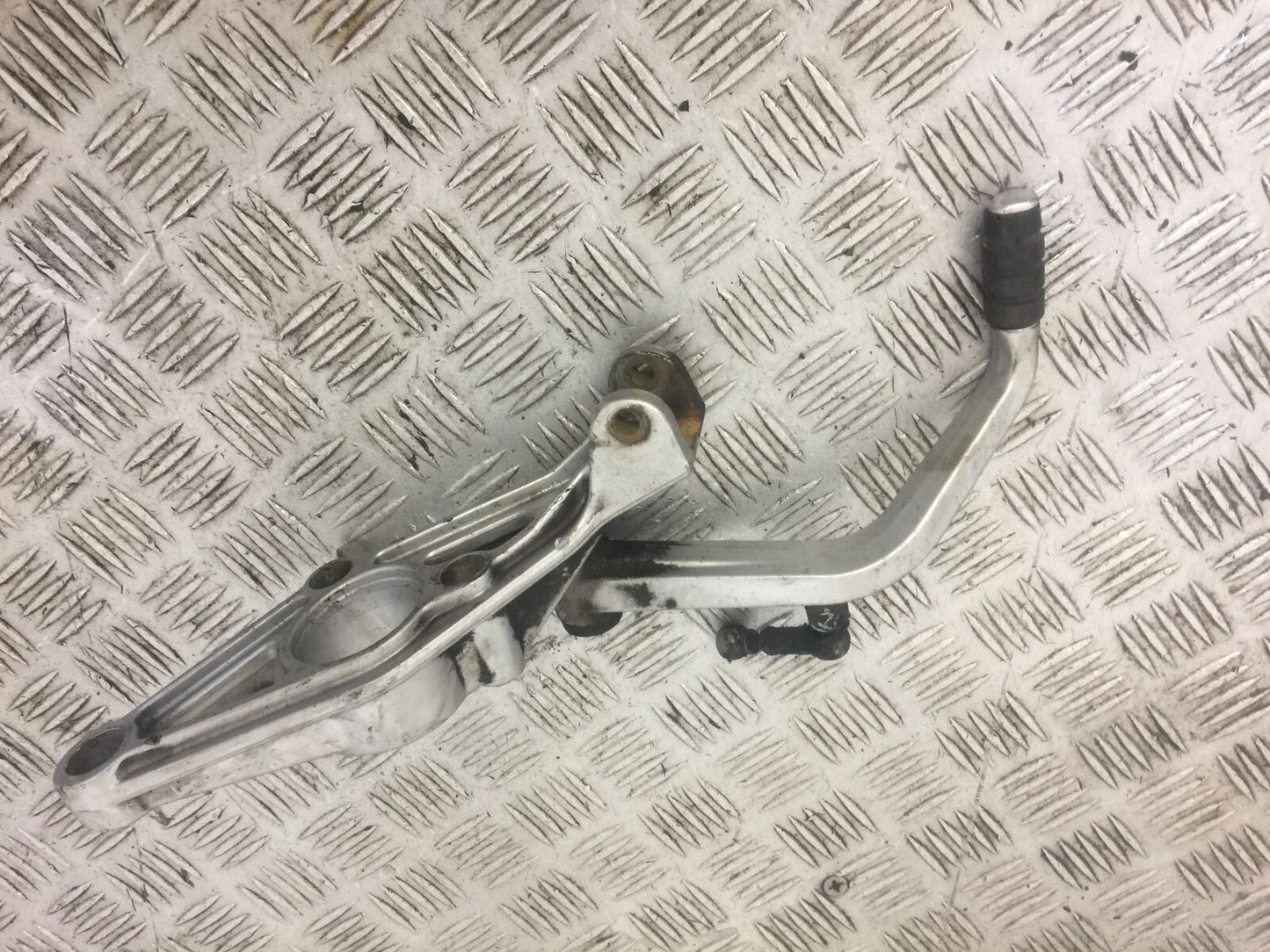 BMW R1150 GS FRONT LEFT HANGER YEAR 1997-05 (STOCK 590)