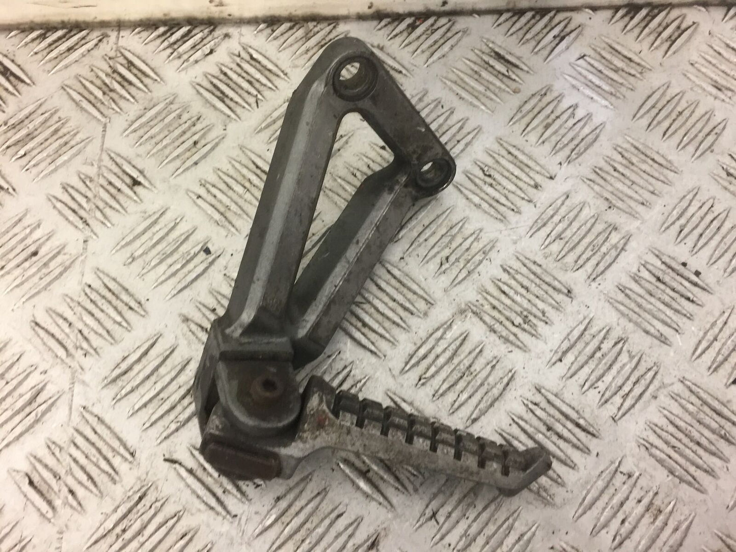 KAWASAKI ZX6R ZX6 F LEFT REAR HANGER YEAR 1995 1997 (STOCK 519)