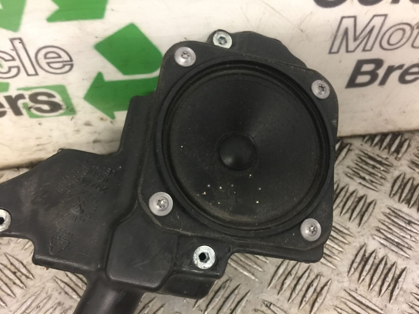 TRIUMPH TROPHY 1215 SE RIGHT SPEAKER YEAR 2012-2017 (STOCK 567)